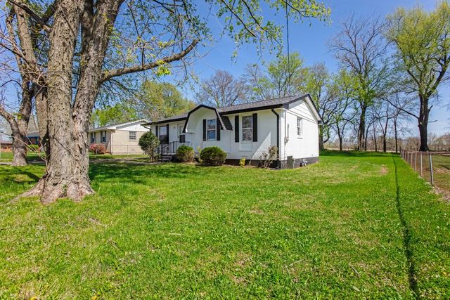 923 Rose Dr, Hopkinsville, KY 42240