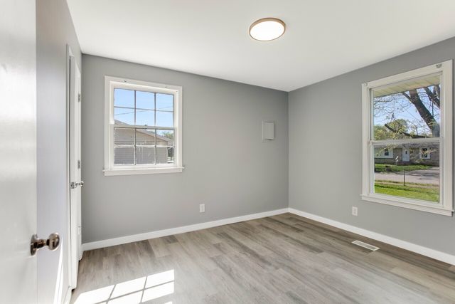 923 Rose Dr, Hopkinsville, KY 42240