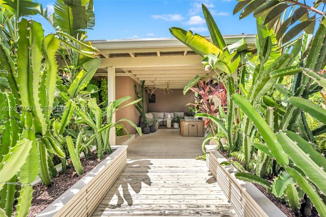 12230 NW 22nd Ct, Miami, FL 33167