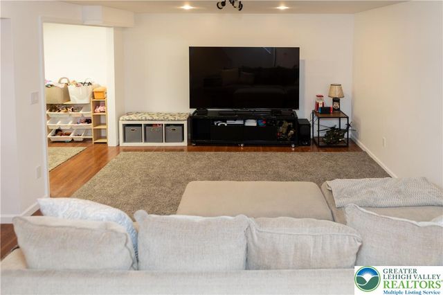 5 Midland Drive, Easton, PA 18045