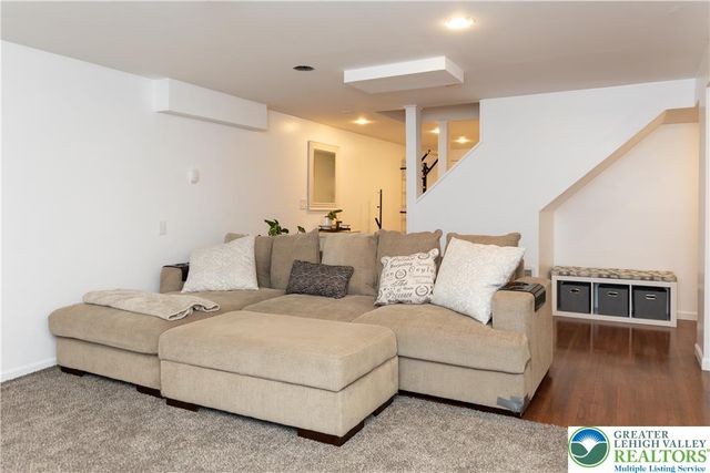 5 Midland Drive, Easton, PA 18045