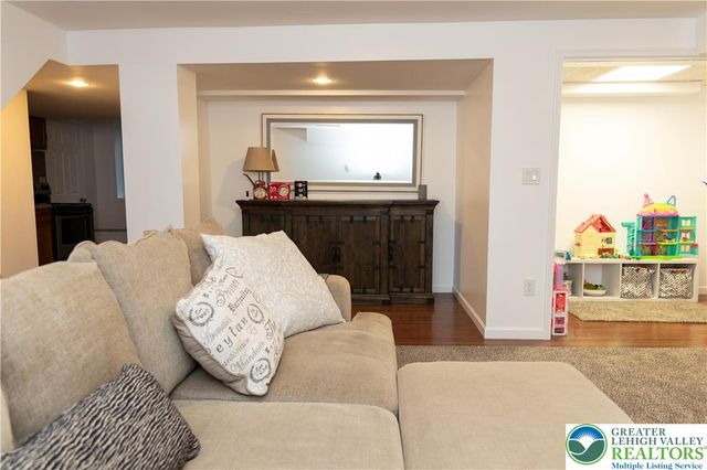 5 Midland Drive, Easton, PA 18045
