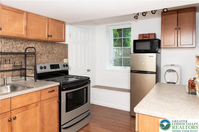 5 Midland Drive, Easton, PA 18045