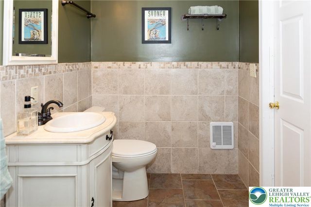 5 Midland Drive, Easton, PA 18045