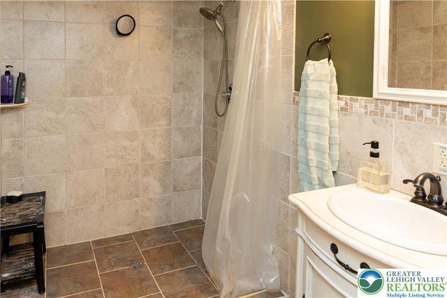 5 Midland Drive, Easton, PA 18045