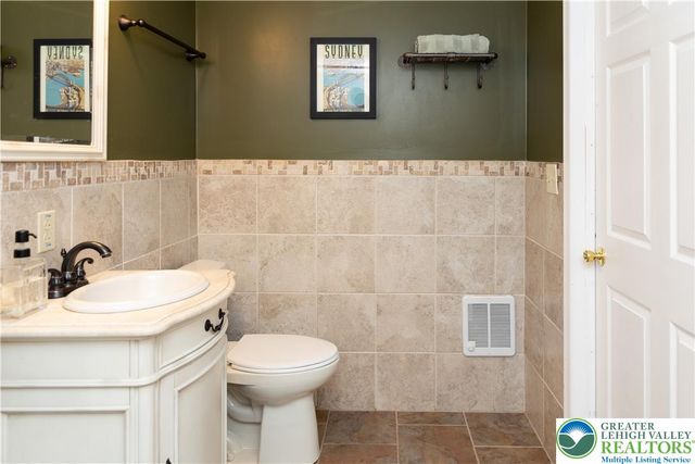 5 Midland Drive, Easton, PA 18045