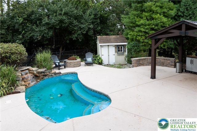 5 Midland Drive, Easton, PA 18045