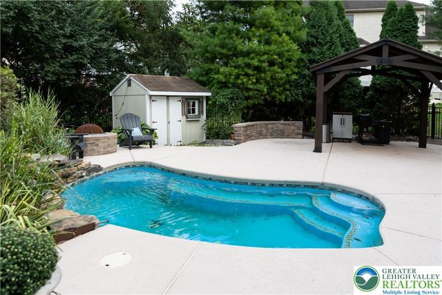 5 Midland Drive, Easton, PA 18045