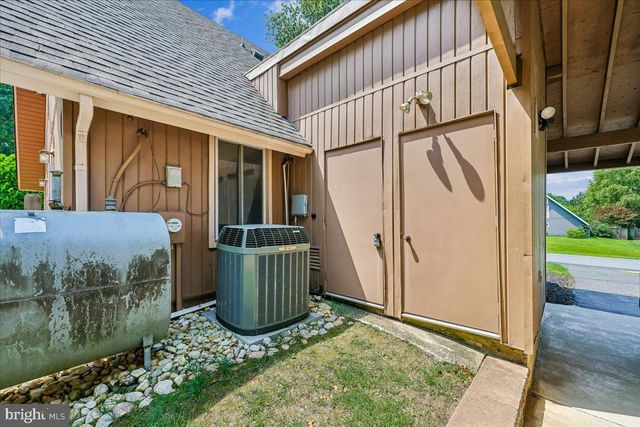 18705 HERITAGE HILLS DR, Brookeville, MD 20833
