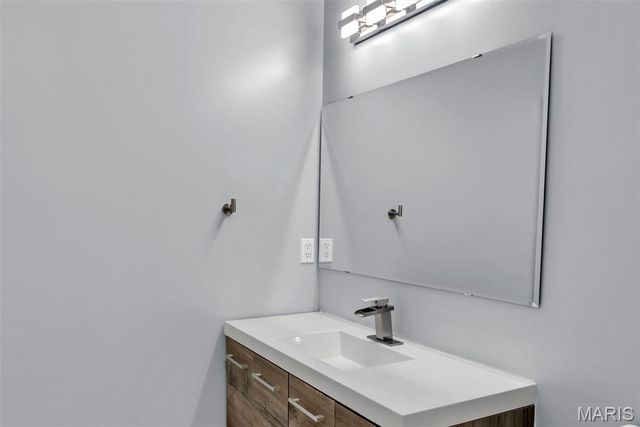 1236 Gardens Circle Drive C, St Louis, MO 63125