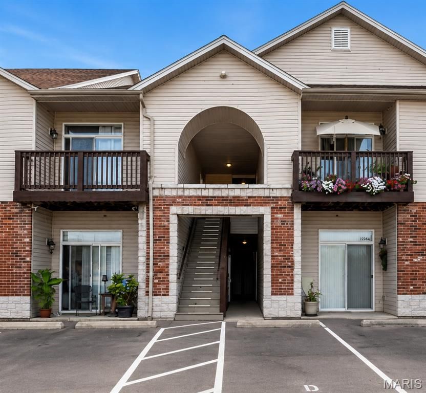 1236 Gardens Circle Drive C, St Louis, MO 63125