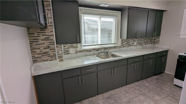 2248 East Avenue, Akron, OH 44314