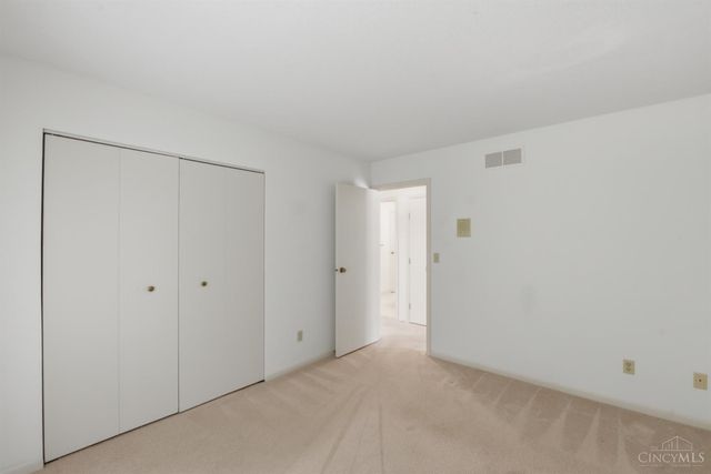5237 S Eaglesnest Drive, Green Twp, OH 45248