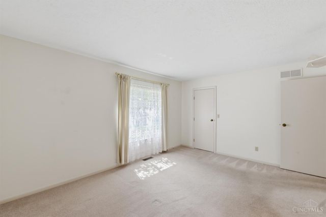 5237 S Eaglesnest Drive, Green Twp, OH 45248