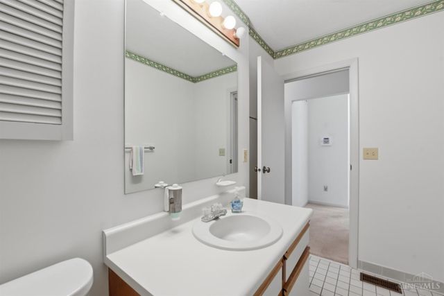 5237 S Eaglesnest Drive, Green Twp, OH 45248
