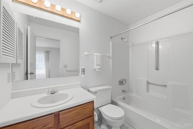 5237 S Eaglesnest Drive, Green Twp, OH 45248