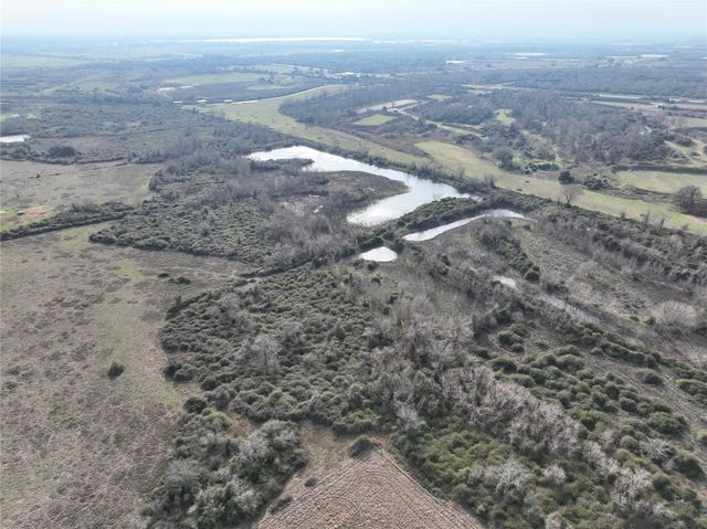 000 Schindler Road, Alleyton, TX 78935