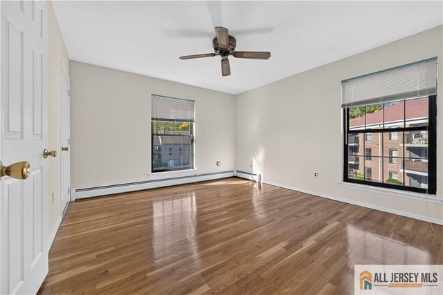 323 Gills Lane 11T, Iselin, NJ 08830