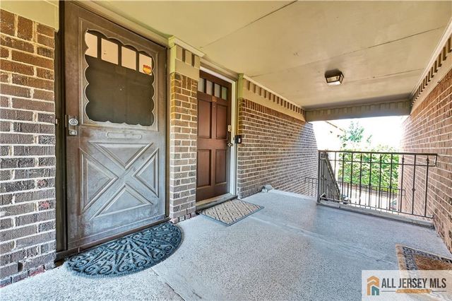 323 Gills Lane 11T, Iselin, NJ 08830