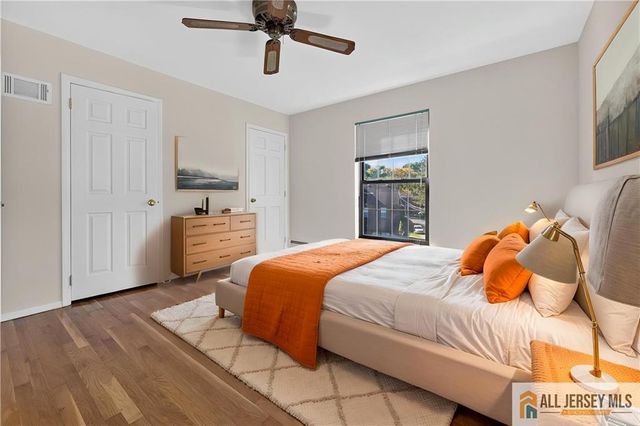 323 Gills Lane 11T, Iselin, NJ 08830