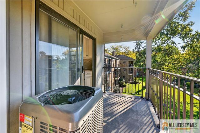 323 Gills Lane 11T, Iselin, NJ 08830