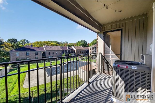 323 Gills Lane 11T, Iselin, NJ 08830