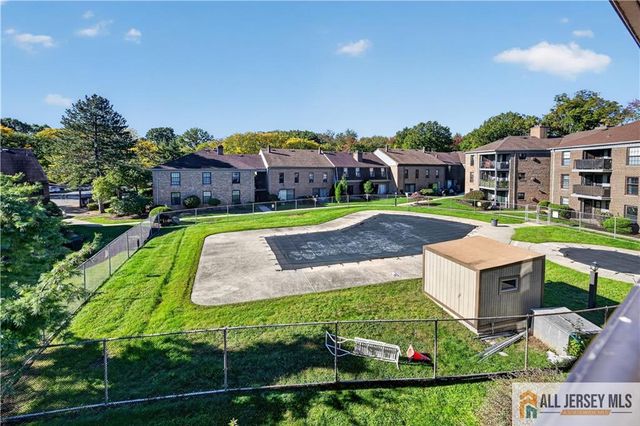 323 Gills Lane 11T, Iselin, NJ 08830