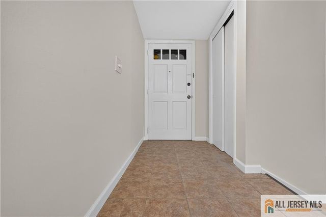 323 Gills Lane 11T, Iselin, NJ 08830