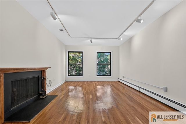 323 Gills Lane 11T, Iselin, NJ 08830