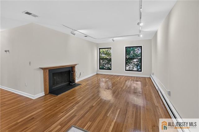 323 Gills Lane 11T, Iselin, NJ 08830
