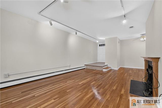 323 Gills Lane 11T, Iselin, NJ 08830