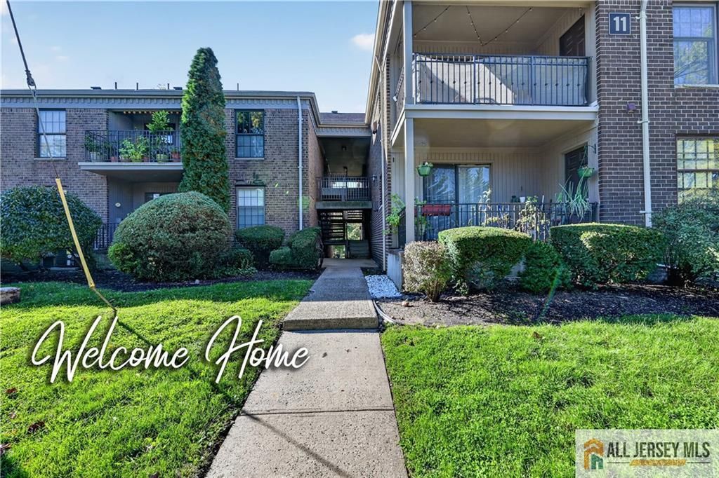 323 Gills Lane 11T, Iselin, NJ 08830