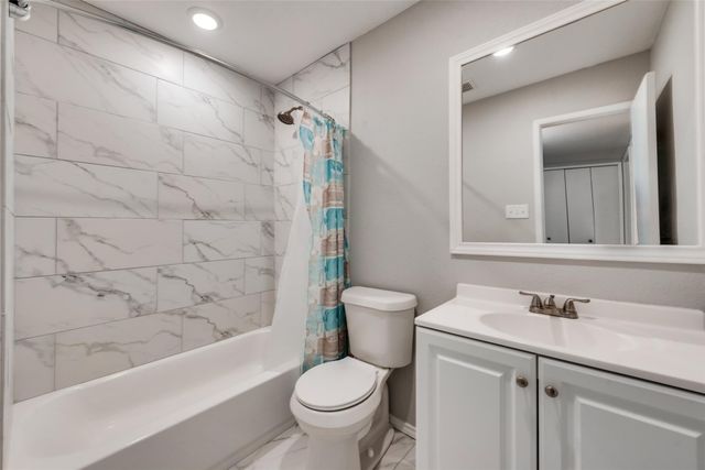 2122 Foxcroft Lane, Arlington, TX 76014