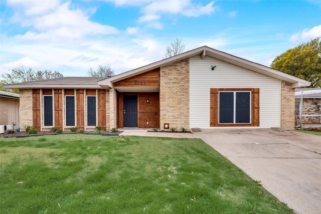 2122 Foxcroft Lane, Arlington, TX 76014