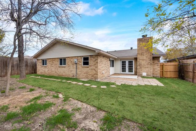 2122 Foxcroft Lane, Arlington, TX 76014