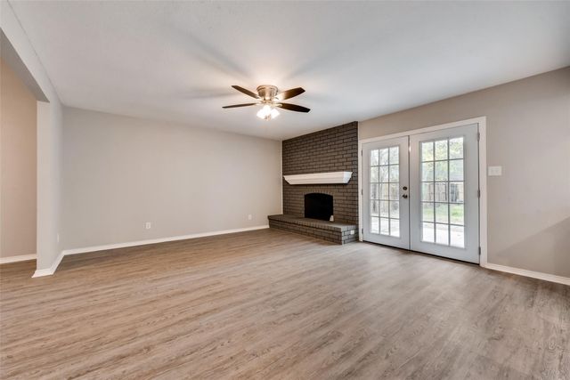 2122 Foxcroft Lane, Arlington, TX 76014