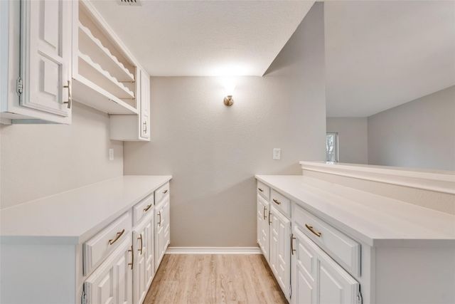 2122 Foxcroft Lane, Arlington, TX 76014