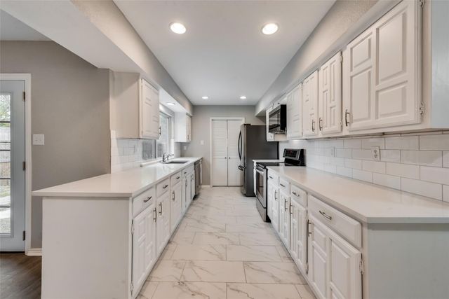 2122 Foxcroft Lane, Arlington, TX 76014