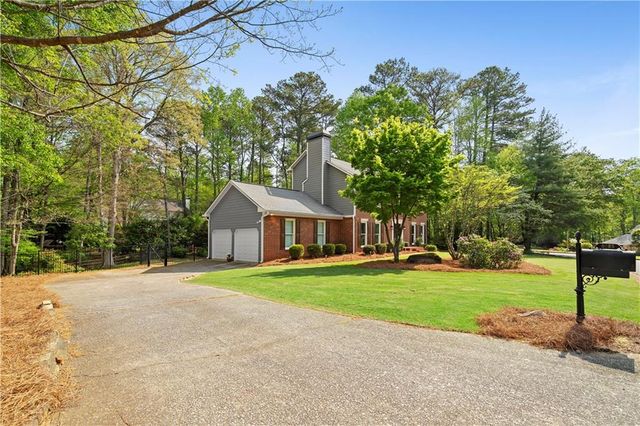 8085 Willow Tree Way, Alpharetta, GA 30005