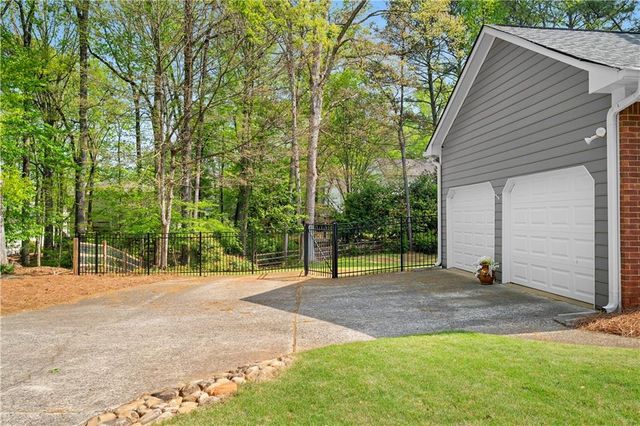 8085 Willow Tree Way, Alpharetta, GA 30005