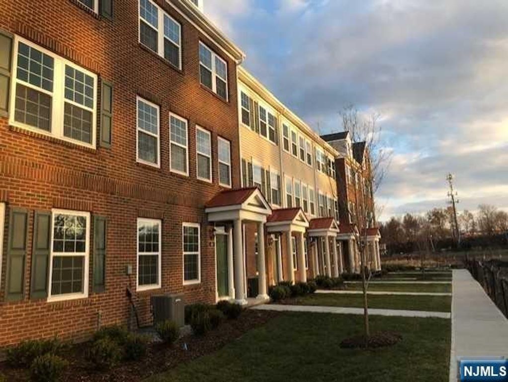 32 Litchfield Lane 403, Fair Lawn, NJ 07410