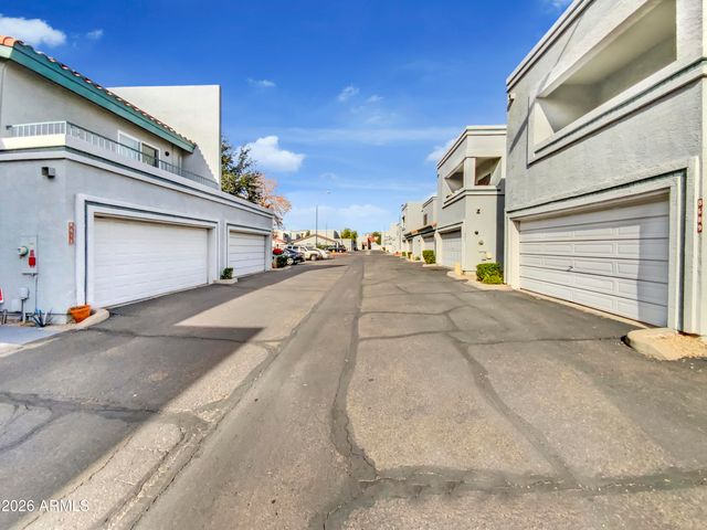 8605 N 67TH Lane, Peoria, AZ 85345