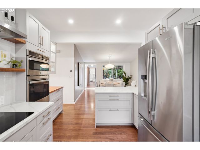 1935 Sw WYNWOOD Ave, Portland, OR 97225