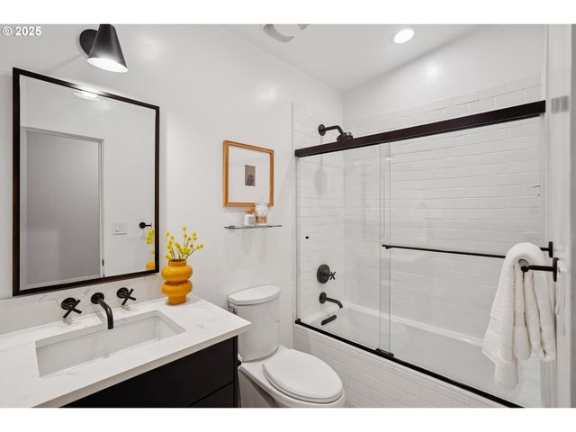 1935 Sw WYNWOOD Ave, Portland, OR 97225