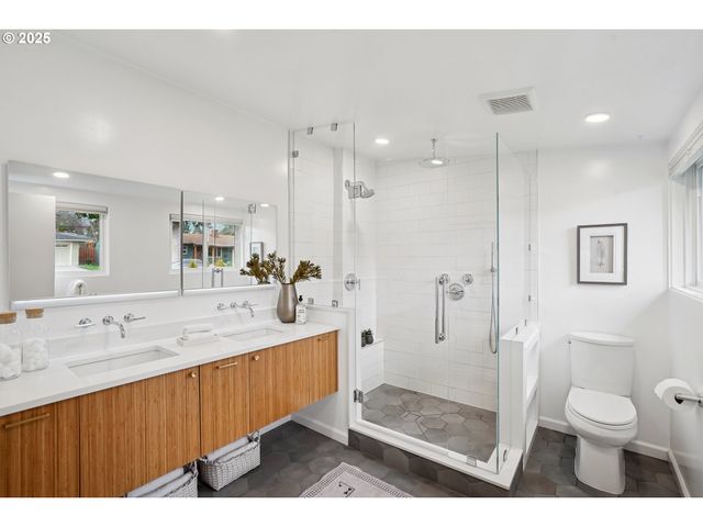 1935 Sw WYNWOOD Ave, Portland, OR 97225