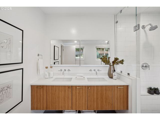 1935 Sw WYNWOOD Ave, Portland, OR 97225