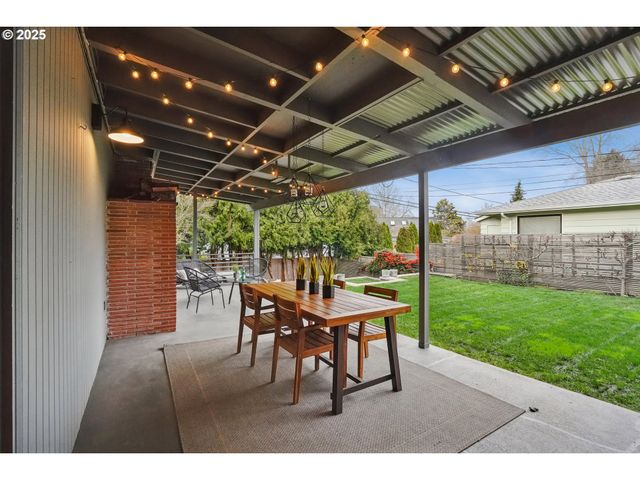 1935 Sw WYNWOOD Ave, Portland, OR 97225