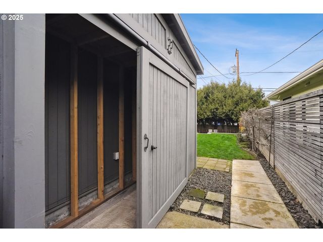 1935 Sw WYNWOOD Ave, Portland, OR 97225