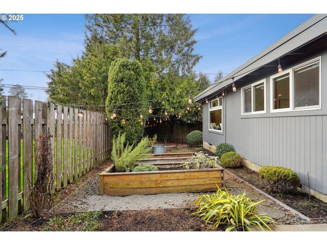 1935 Sw WYNWOOD Ave, Portland, OR 97225