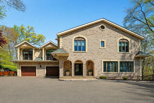 12 Rollingwood Drive, New City, NY 10956